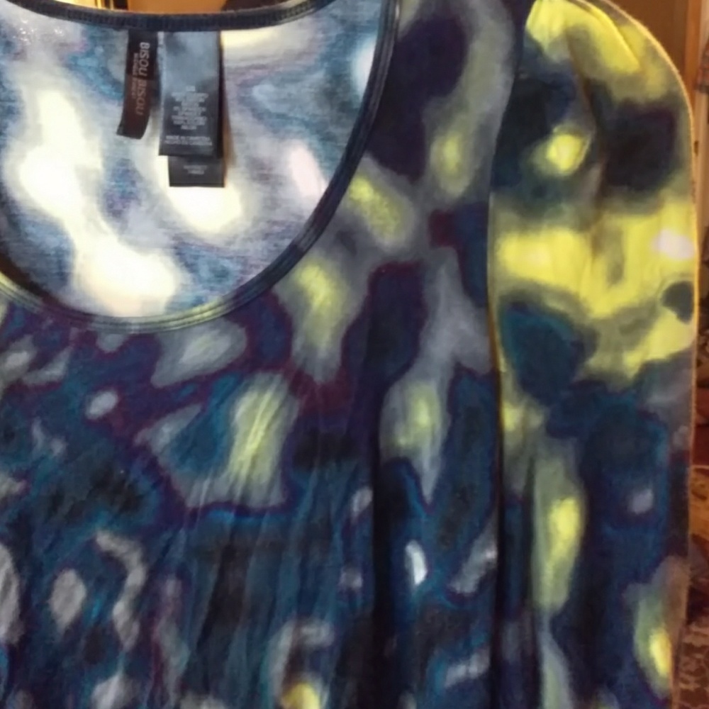 Three-quarter sleeve blouse with scoop neck